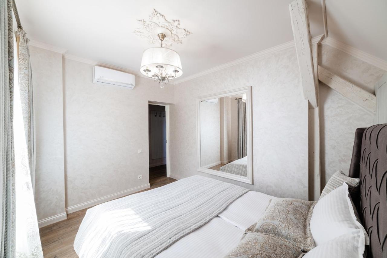 אוזהורוד Lux Apartment On Duhnovicha Street .Free Parking. מראה חיצוני תמונה