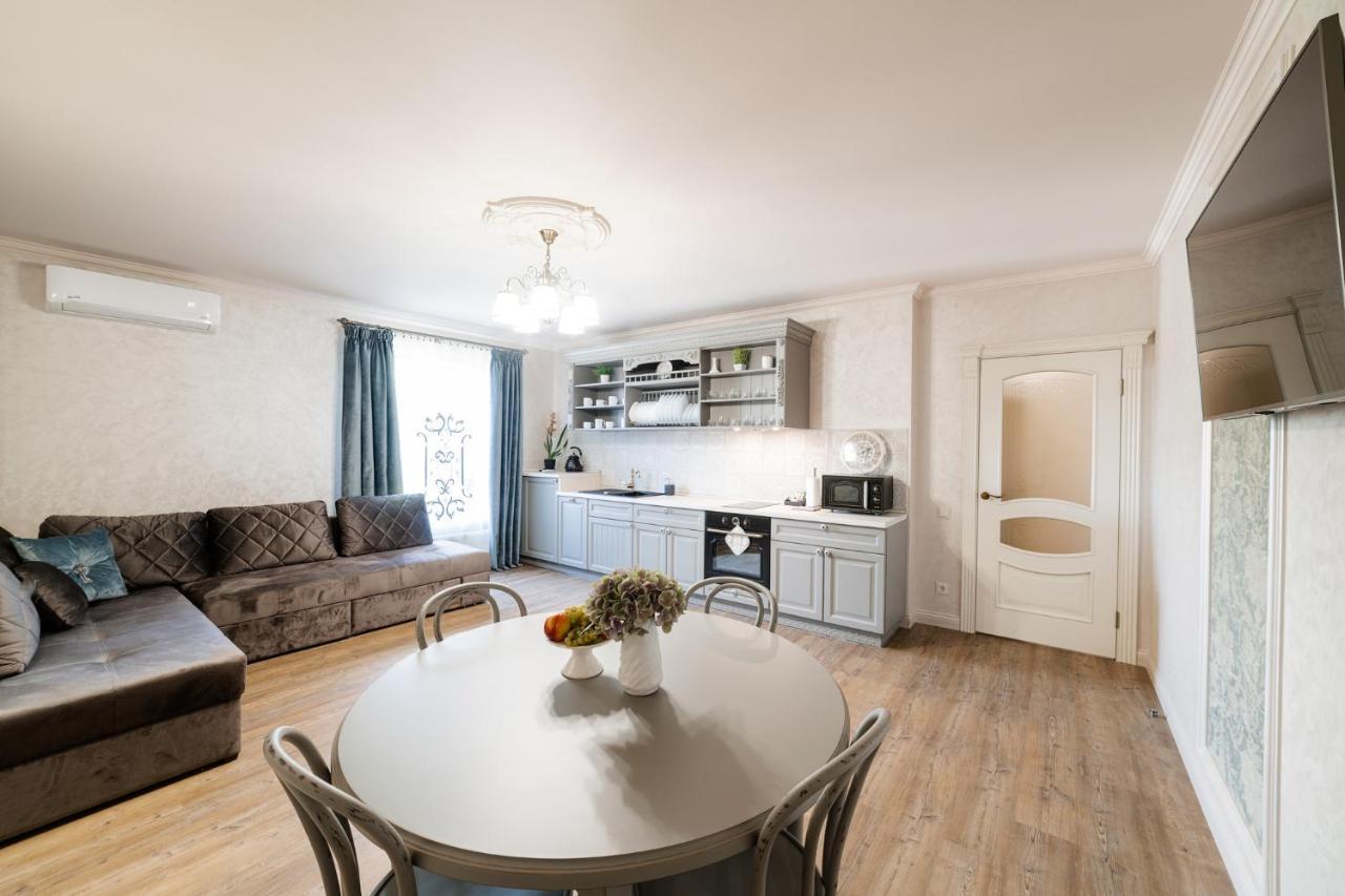 אוזהורוד Lux Apartment On Duhnovicha Street .Free Parking. מראה חיצוני תמונה