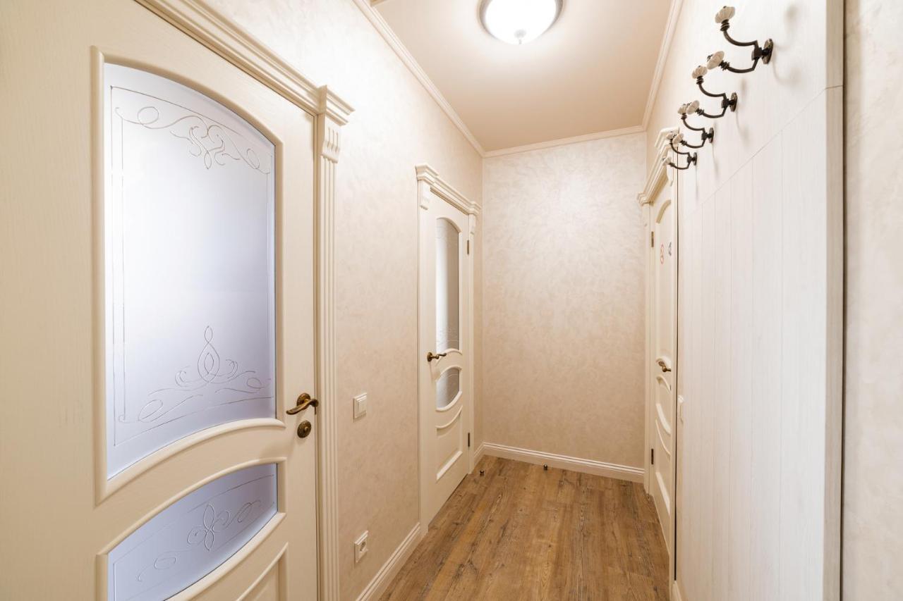 אוזהורוד Lux Apartment On Duhnovicha Street .Free Parking. מראה חיצוני תמונה