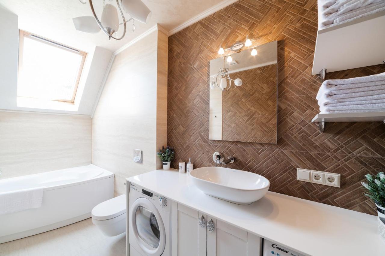 אוזהורוד Lux Apartment On Duhnovicha Street .Free Parking. מראה חיצוני תמונה
