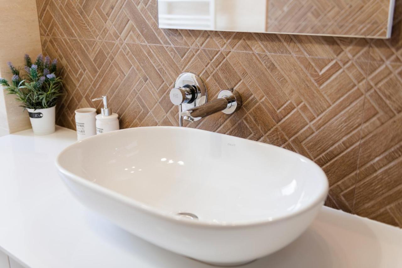 אוזהורוד Lux Apartment On Duhnovicha Street .Free Parking. מראה חיצוני תמונה